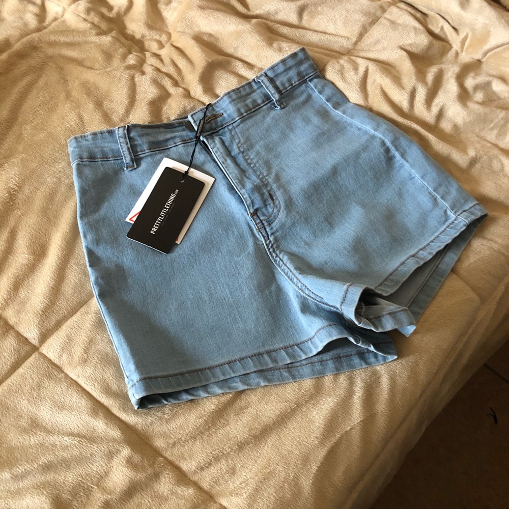 NWT PrettyLittleThing Light Wash Disco Fit Short
